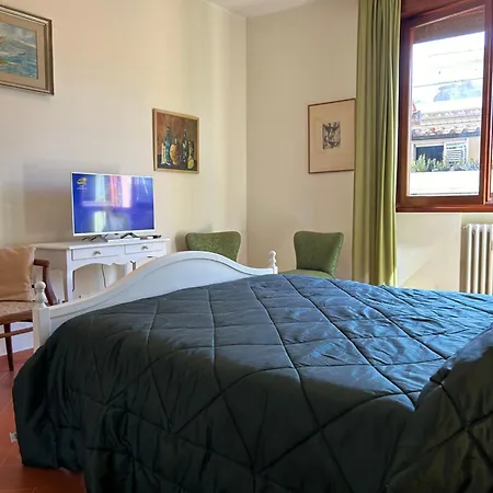 Borgo San Jacopo 8 *