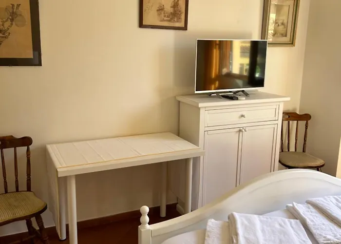 Borgo San Jacopo 8 *